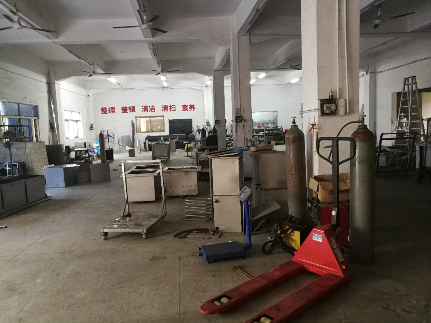 超聲波清洗機(jī)生產(chǎn)區(qū)